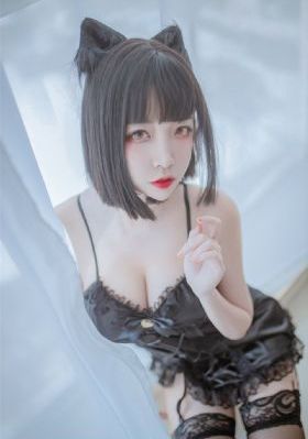洞内泉滴滴洞外草萋萋杜甫